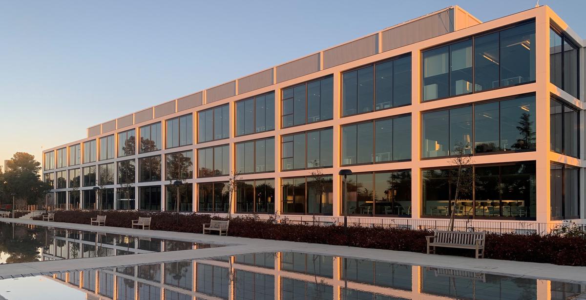 El edificio que acoge el centro de datos de ESpanix